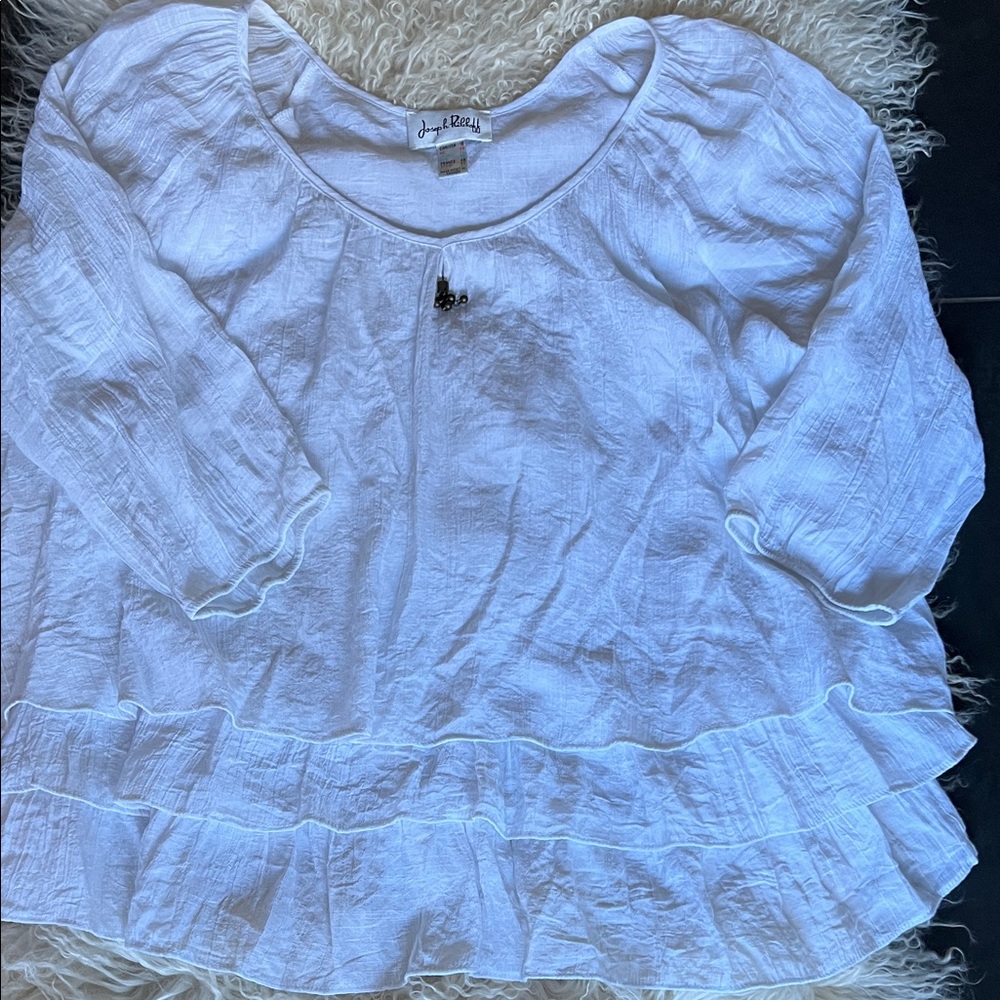 Joseph Ribkoff True White Tiered Coastal Grandma Top in Excellent Condition